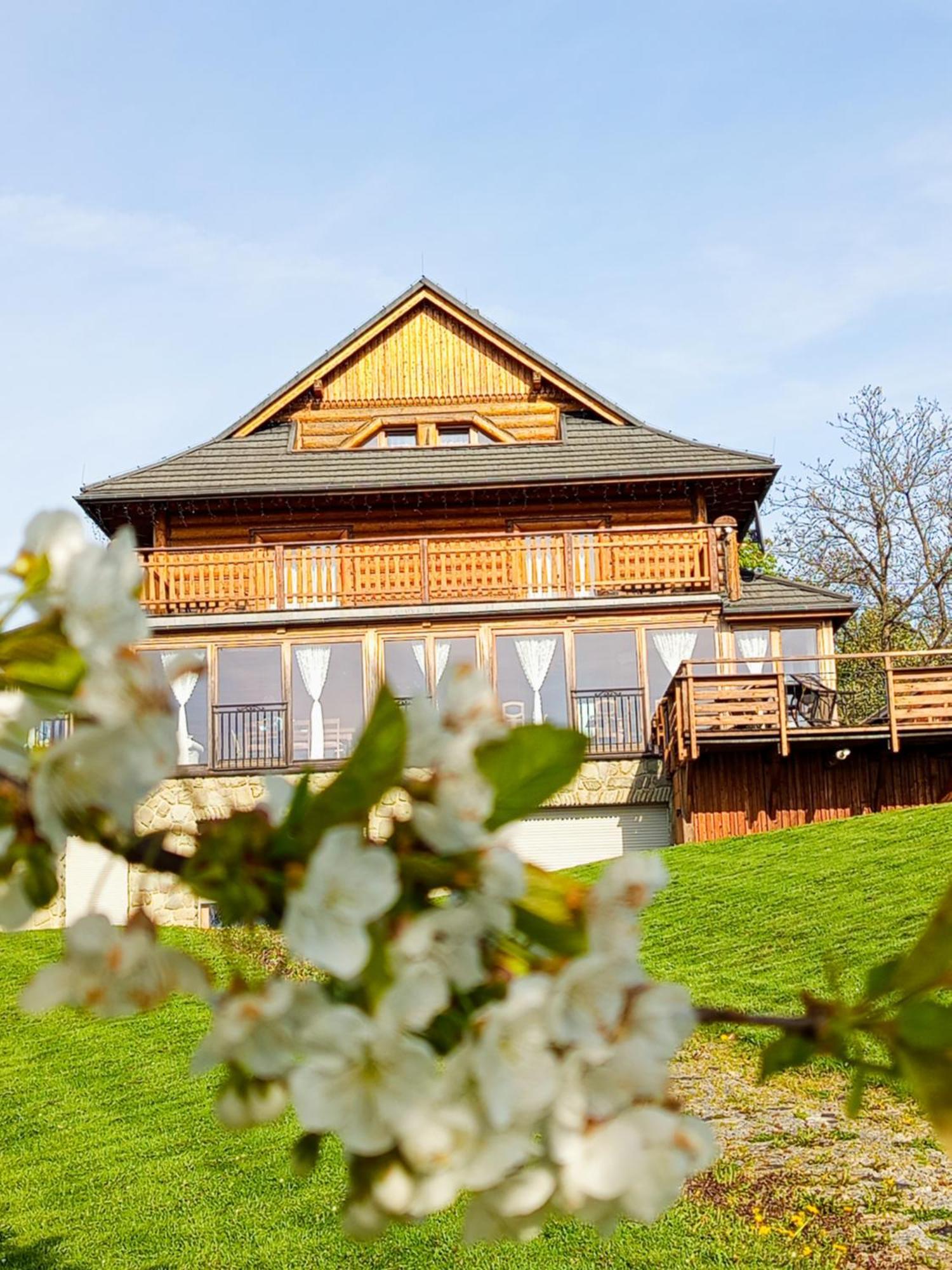 Dom Na Rozcesciu Bed and Breakfast Koniaków Exteriör bild