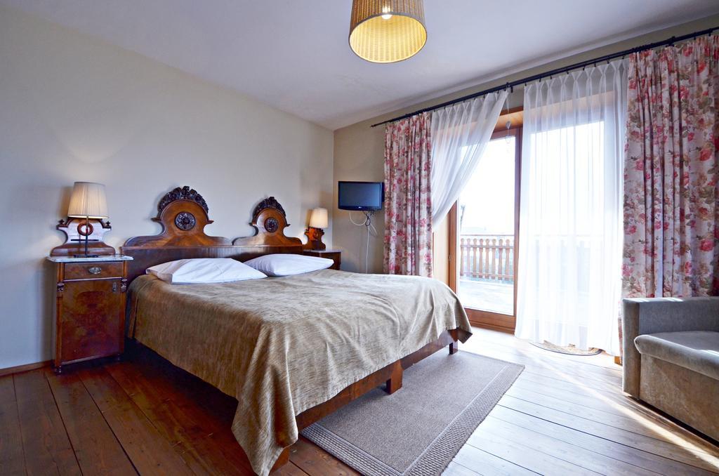 Dom Na Rozcesciu Bed and Breakfast Koniaków Exteriör bild